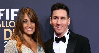 Football stars turn out for Messi's wedding in Rosario