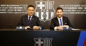 It's official! Messi to stay with Barca until 2021