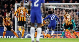 Chelsea stroll past Hull into FA Cup quarter-finals
