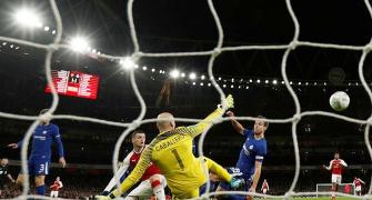 Arsenal rally to down Chelsea and make League Cup final