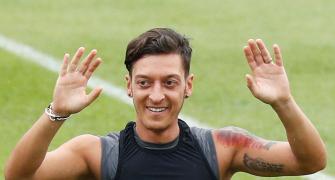 Arsenal manager Emery says Arsenal is Ozil's 'home'