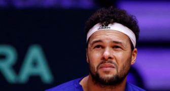 Tsonga defies doctor to battle on, but all in vain
