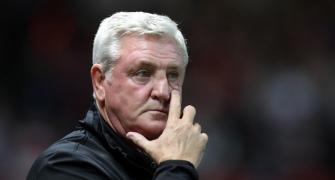 Aston Villa sack Bruce as manager