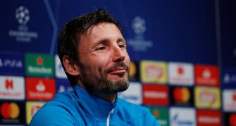 Win and they can fight over Messi's shirt, says PSV coach Van Bommel