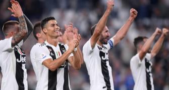 Ronaldo sizzles as Juve beat Napoli