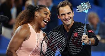 Federer beats Serena in Hopman Cup