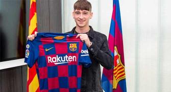 Barcelona beat PSG to sign 16-year-old English striker