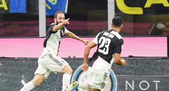 Soccer PICS: Juve go top as Higuain seals win at Inter