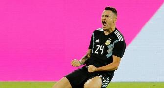 Extras: Germany waste 2-goal lead, held by Argentina