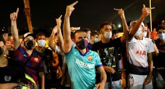 PHOTOS: Barcelona fans chant for Messi to stay