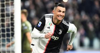 Ronaldo scores his first Serie A hat-trick; Ibra fails