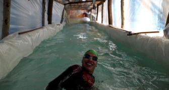 Paralympic swimmer builds DIY pool with plastic bag