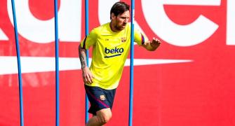 PIX: Barcelona return to training