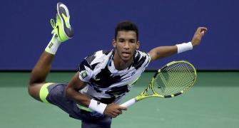 Auger-Aliassime knocks out Murray in straight sets