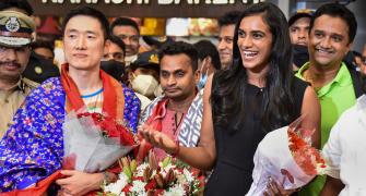 Sindhu gets rousing welcome in Hyderabad