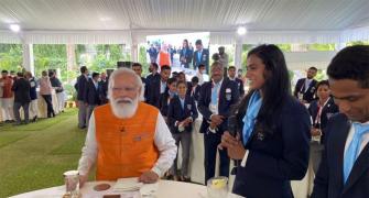 PM Modi keeps promise to have ice-cream with Sindhu