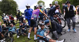 Tour de France drops suit against fan who caused crash
