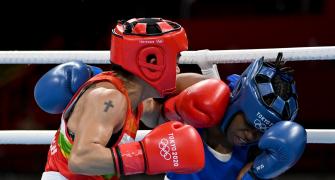 Olympics: Mary Kom in pre-quarters; Manish bows out