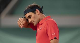 Federer mulling French Open pull out