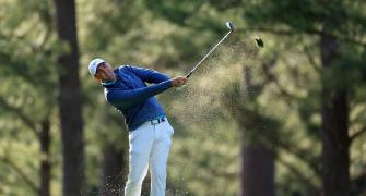 Steady Scheffler takes lead into Masters final round