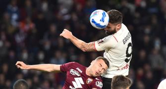 Soccer PIX: Barca claim epic win; Milan held