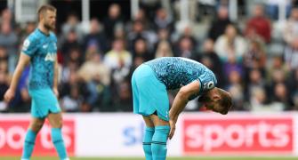 Apologetic Spurs players to reimburse fans