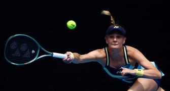 Aus Open: Ukrainian qualifier, Noskova reach quarters