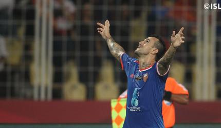 FC Goa reach final with 3-0 (aggregate 3-1) win over Delhi Dynamos