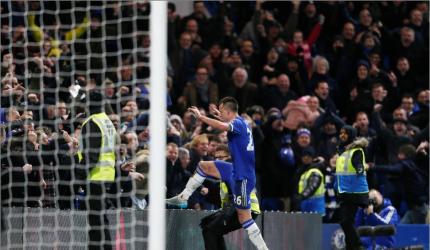 Terry saves Chelsea with late equalizer against Everton