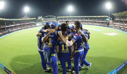 Mumbai face tricky Kolkata test to stay afloat