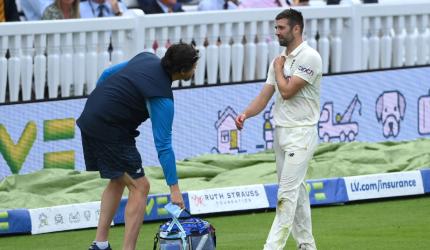 Shoulder injury may keep Wood out of third Test