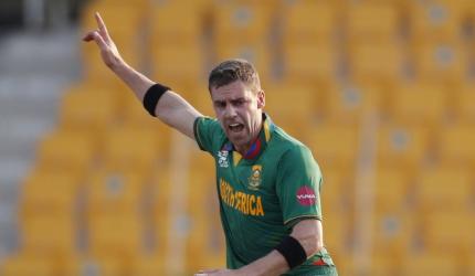 Delhi expect Nortje, Warner boost for Lucknow game