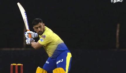 SEE: Dhoni Slams The Bowlers!