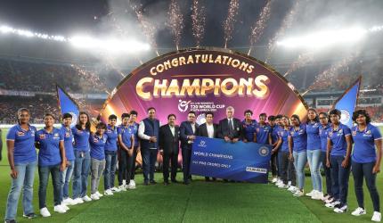 PIX: Tendulkar felicitates the World Champions!