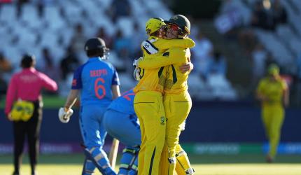 'Composed' Australia edge India for spot in final