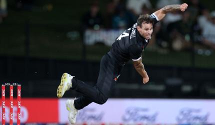 Bracewell replaces injured Henry for India ODIs