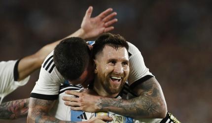 Messi leads Argentina win in 1st game as world champs