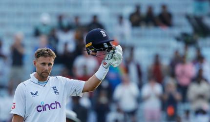 PHOTOS: Root ton brings Eng back from brink on Day 1