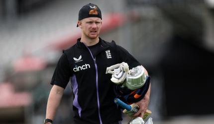 England wicketkeeper Cox ruled out of NZ Tests