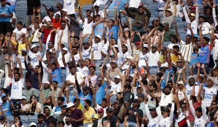 Lack of water bottles sparks fan fury at India-NZ Test