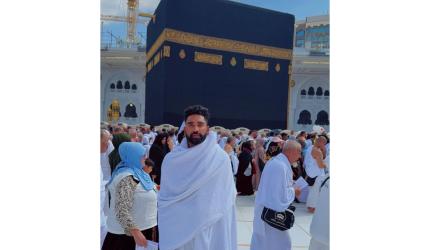 Siraj performs Umrah at Mecca