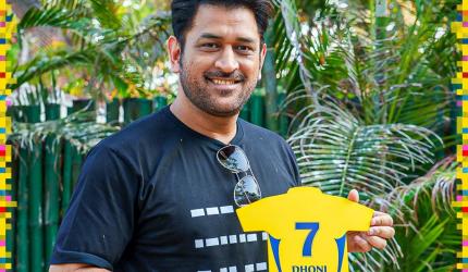 Dhoni's t-shirt sparks retirement speculation