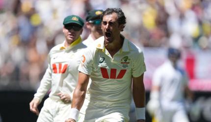 Starc eclipses Akram, earns praise from Pak legend