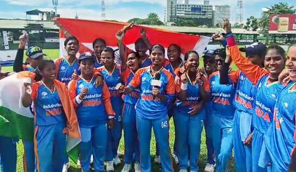 Modi hails India blind women's team!