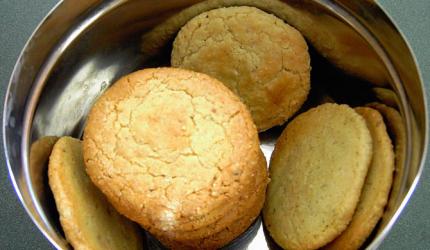 Kaju ni Puri: Butterless, flourless cashew cookies