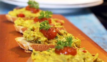 Snack recipe: Avocado and Mango Murabba on Crostini