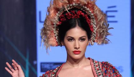 Ooh la la! Amyra Dastur looks glamorous in red