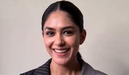 Mrunal Thakur: Showstopper at LFW finale