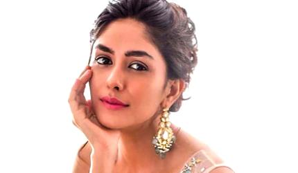 Mrunal Thakur finds this actor 'WAY TOO HOT'!