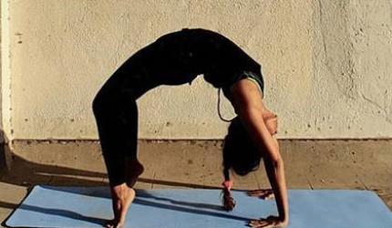 SEE: Models nail Chakrasana